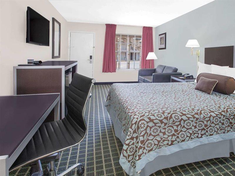 Days Inn By Wyndham Market Center Dallas Love Field Εξωτερικό φωτογραφία