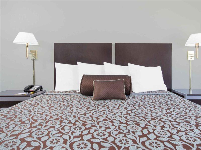 Days Inn By Wyndham Market Center Dallas Love Field Εξωτερικό φωτογραφία