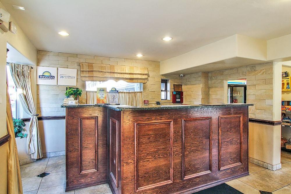 Days Inn By Wyndham Market Center Dallas Love Field Εξωτερικό φωτογραφία