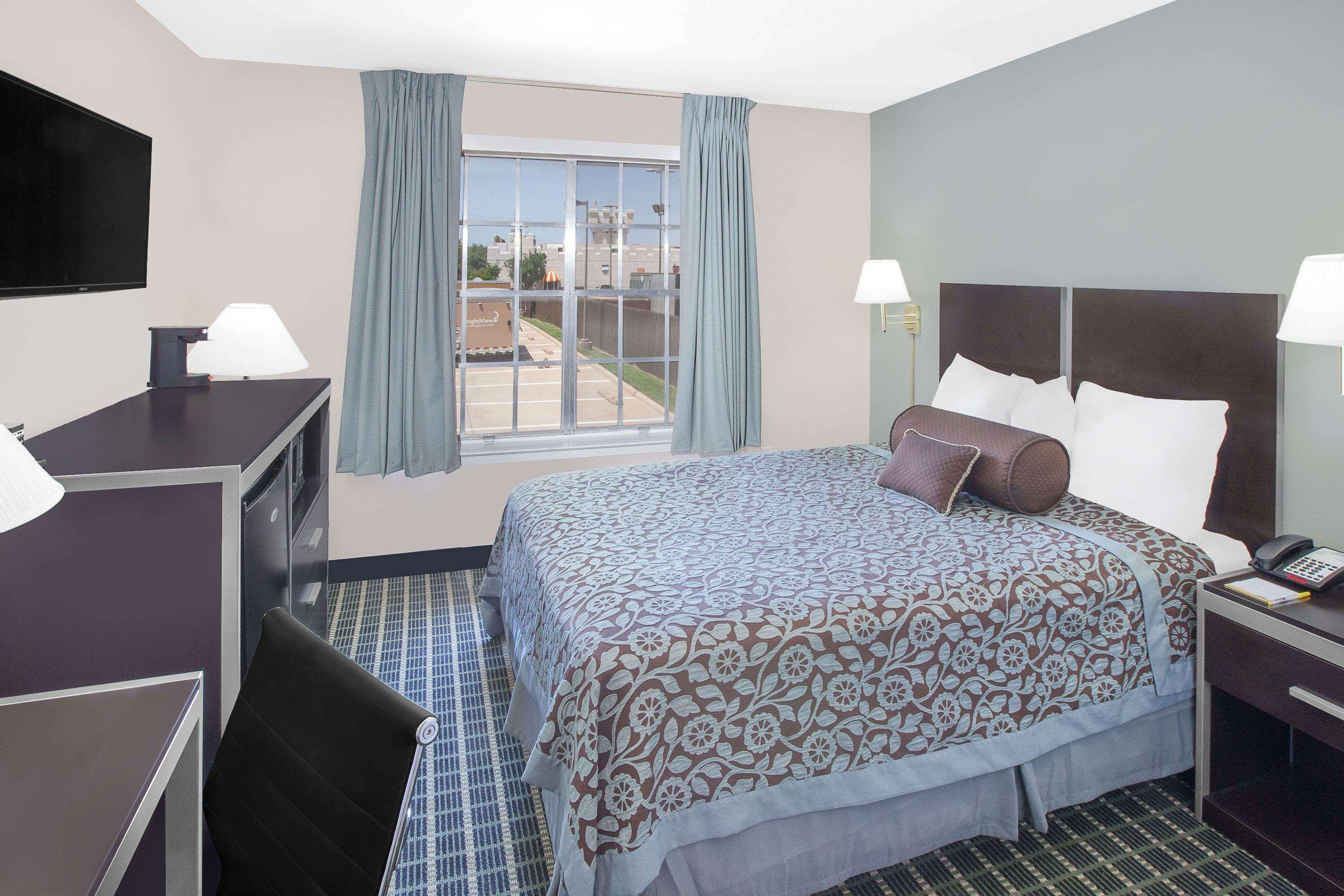 Days Inn By Wyndham Market Center Dallas Love Field Εξωτερικό φωτογραφία