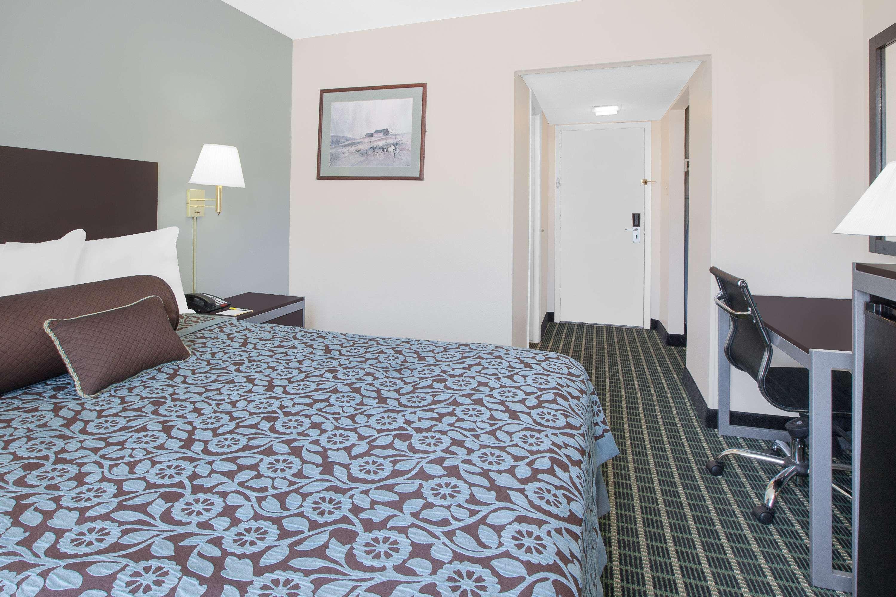 Days Inn By Wyndham Market Center Dallas Love Field Εξωτερικό φωτογραφία