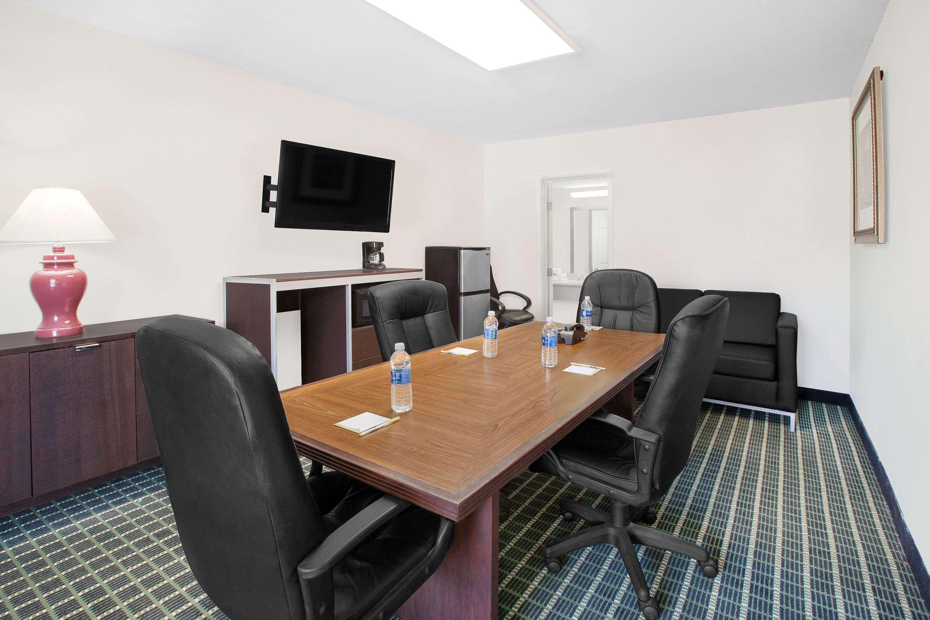 Days Inn By Wyndham Market Center Dallas Love Field Εξωτερικό φωτογραφία