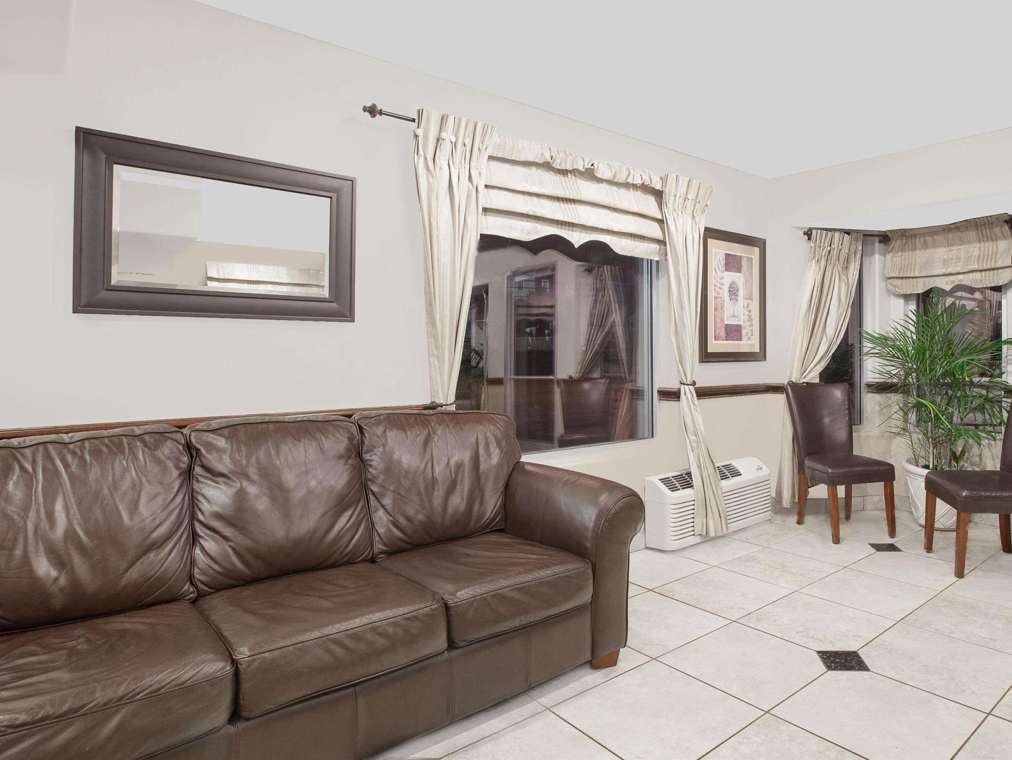 Days Inn By Wyndham Market Center Dallas Love Field Εξωτερικό φωτογραφία