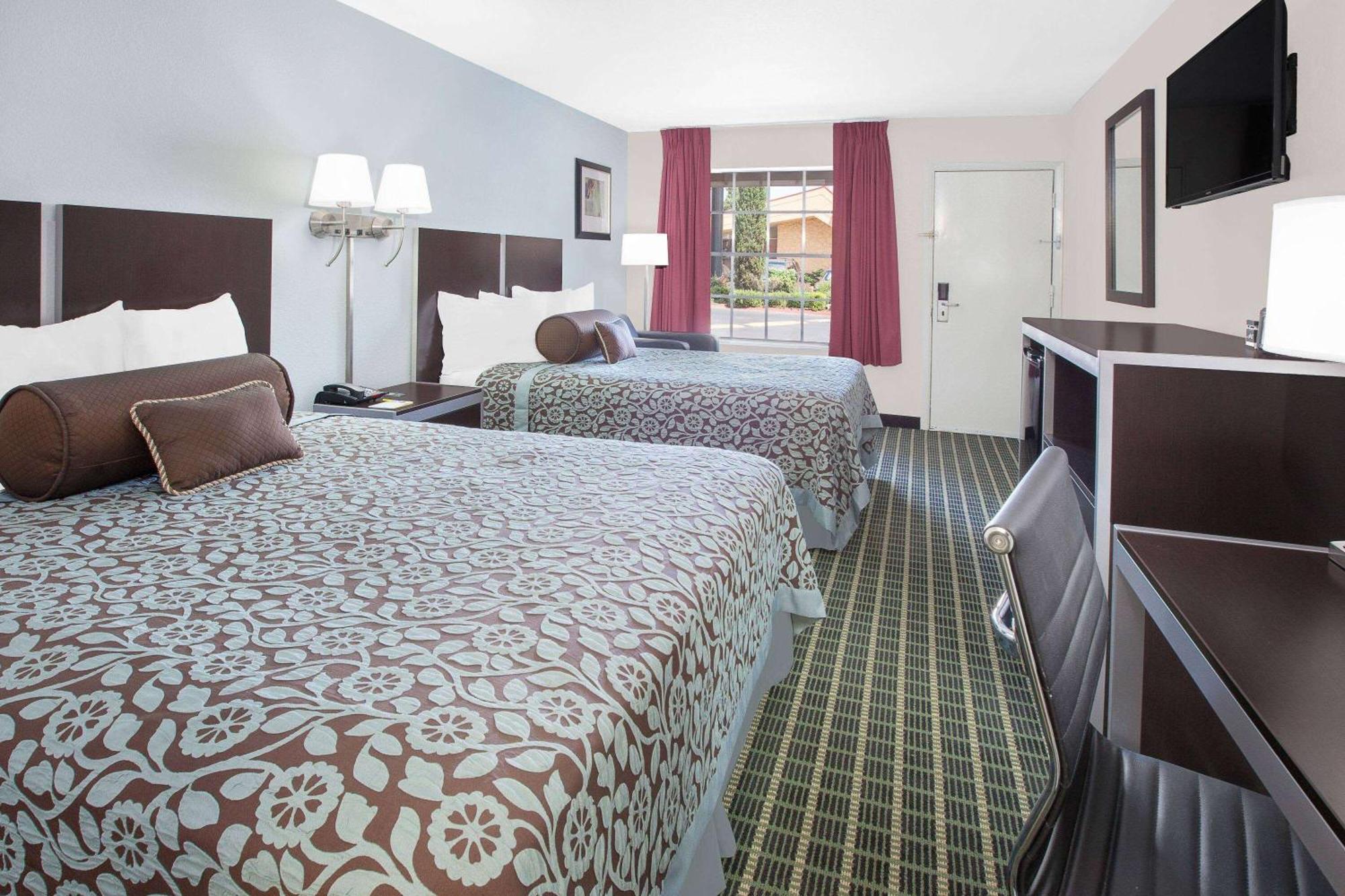 Days Inn By Wyndham Market Center Dallas Love Field Εξωτερικό φωτογραφία