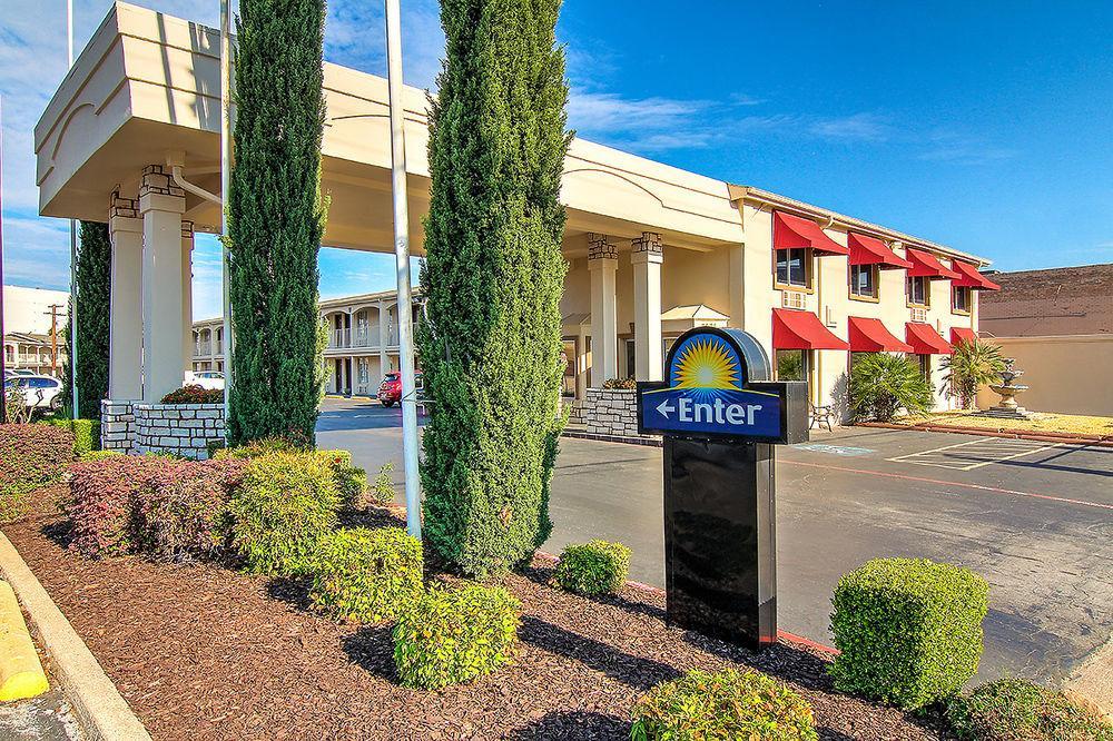 Days Inn By Wyndham Market Center Dallas Love Field Εξωτερικό φωτογραφία