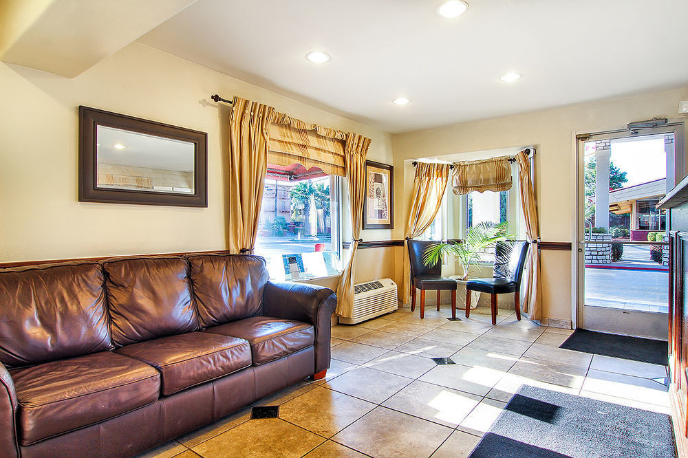 Days Inn By Wyndham Market Center Dallas Love Field Εξωτερικό φωτογραφία